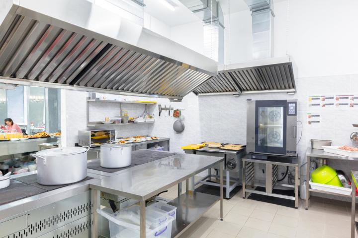 Concepteur de cuisine professionnelle pour la restauration collective Saint-Tropez